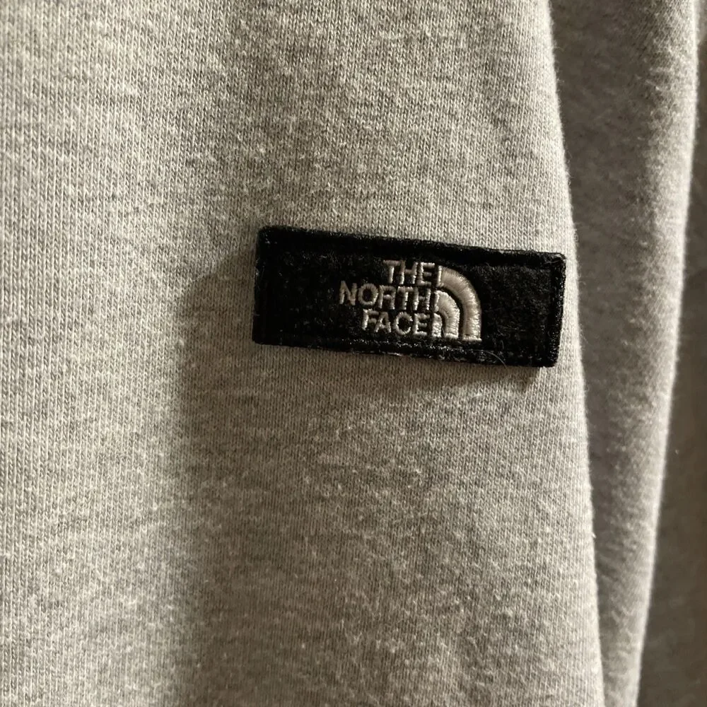 The North Face Heavyweight Hoodie Gray Men’s Size M Light Use Thick Warm Cozy